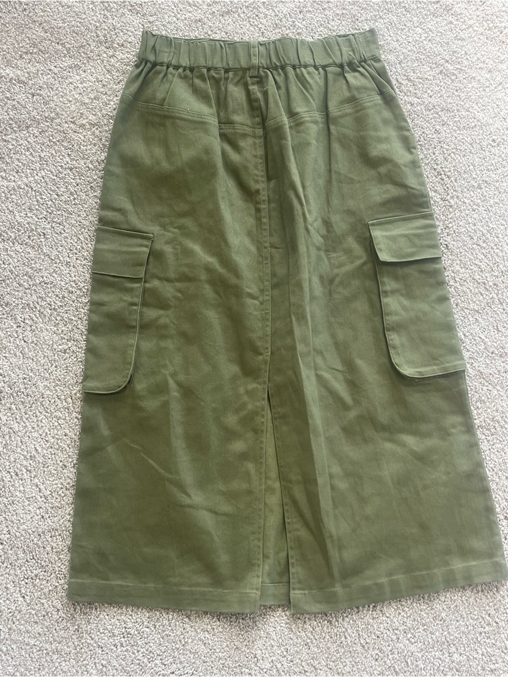 Utility Midi Skirt in Olive Green with Cargo Pockets. Brand new size Medium - Picture 2 of 3